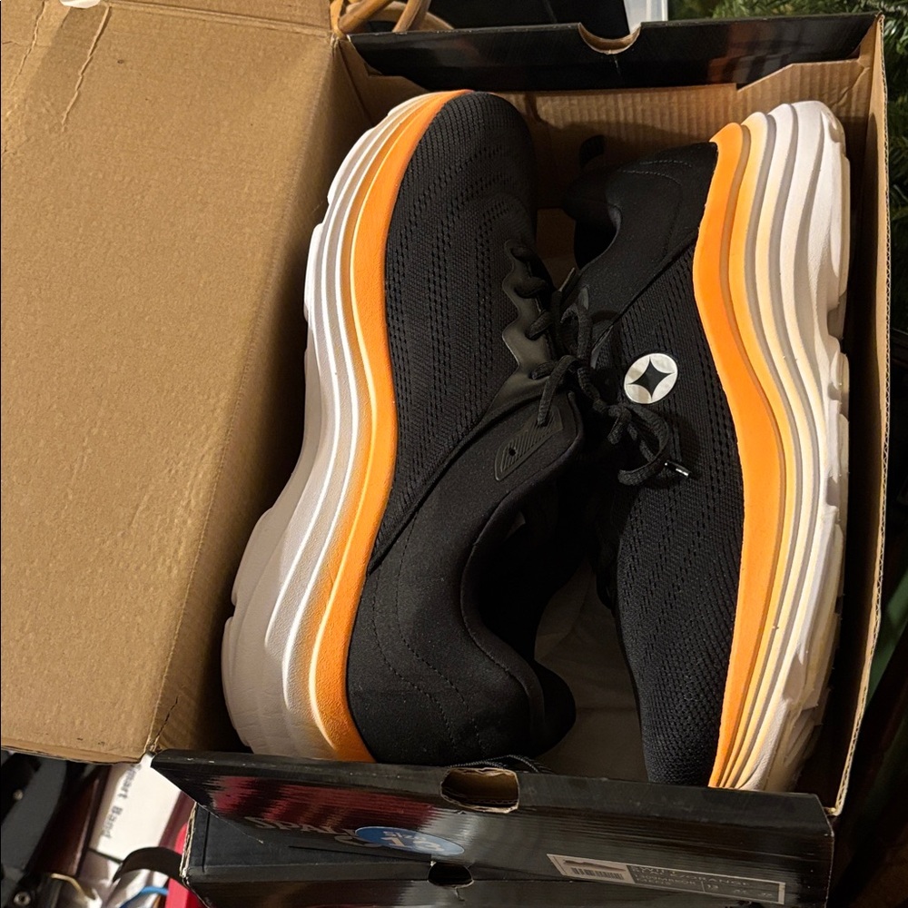 Spalding Swift Black and Orange Men's Running Shoes Size 13 (see pics)